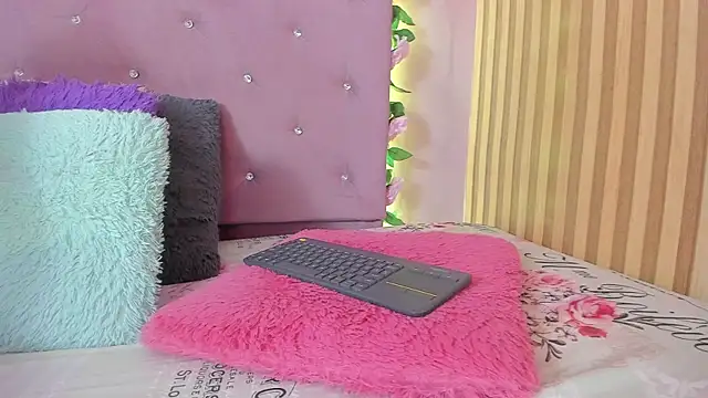 lovely  kiss   online show from 04-24-26, 06:10