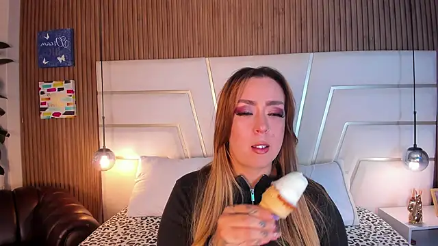 Xara Shadow online show from 04-26-26, 12:41