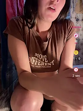 Snapshot of Raven__5 chatting on 05-31-26, 01:58 Raven 5 online show from 05-31-26, 01:58