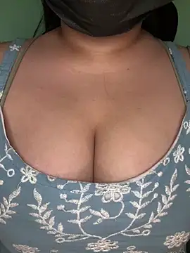 Snapshot of Praachiiii chatting on 03-01-26, 05:48 Praachiiii online show from 03-01-26, 05:48