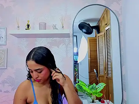 Snapshot of Emma_Thompssonn chatting on 02-02-26, 12:04 Emma Thompssonn online show from 02-02-26, 12:04