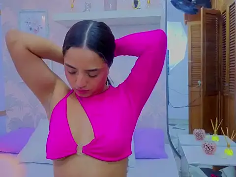 Snapshot of Emma_Thompssonn chatting on 03-02-26, 12:01 Emma Thompssonn online show from 03-02-26, 12:01