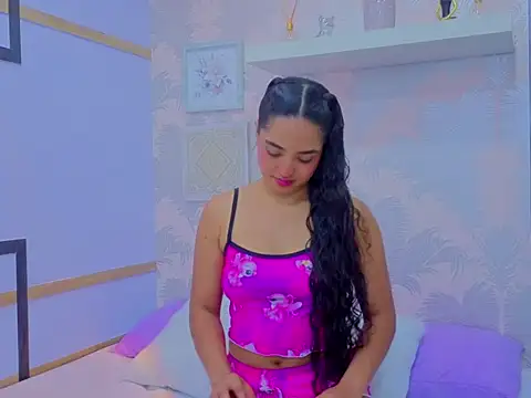 Snapshot of Emma_Thompssonn chatting on 03-03-26, 11:49 Emma Thompssonn online show from 03-03-26, 11:49