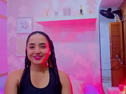 Snapshot of Emma_Thompssonn chatting on 03-06-26, 11:50 Emma Thompssonn online show from 03-06-26, 11:50