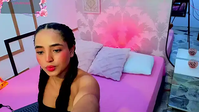 Snapshot of Emma_Thompssonn chatting on 07-21-26, 12:18 Emma Thompssonn online show from 07-21-26, 12:18