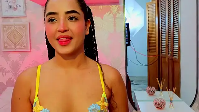 Snapshot of Emma_Thompssonn chatting on 07-23-26, 12:14 Emma Thompssonn online show from 07-23-26, 12:14