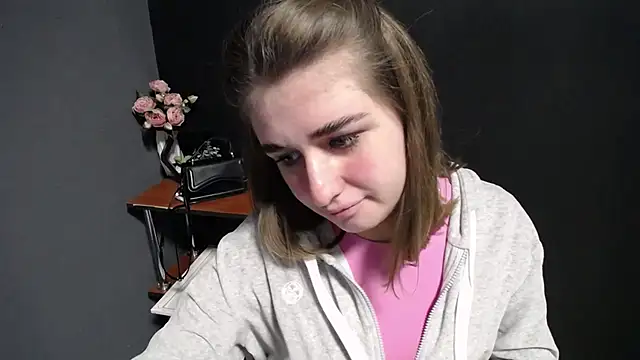 Sunny siren online show from 03-06-26, 01:29