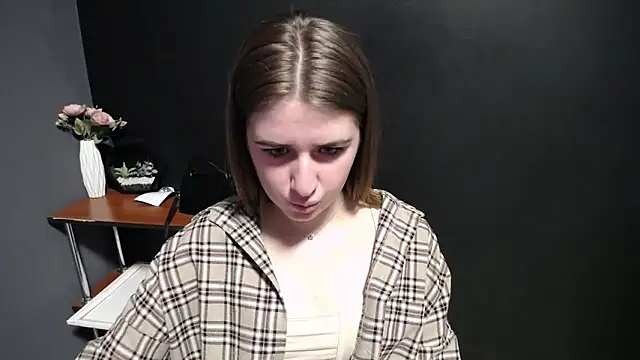 Sunny siren online show from 03-28-26, 01:43