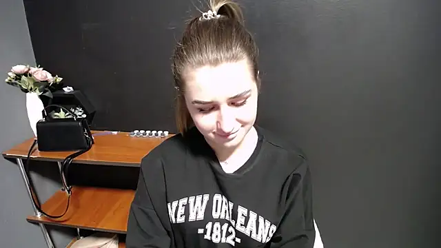 Sunny siren online show from 04-09-26, 12:43