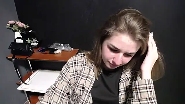 Snapshot of Sunny_siren chatting on 05-12-26, 01:08 Sunny siren online show from 05-12-26, 01:08