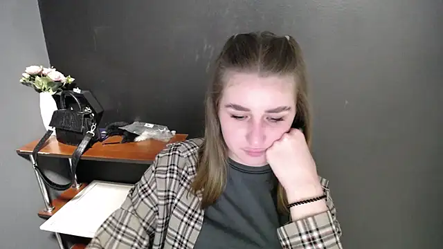 Snapshot of Sunny_siren chatting on 05-15-26, 12:45 Sunny siren online show from 05-15-26, 12:45