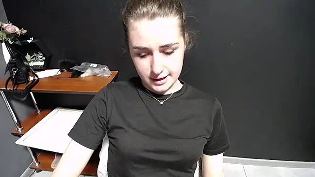 Snapshot of Sunny_siren chatting on 05-19-26, 12:22 Sunny siren online show from 05-19-26, 12:22