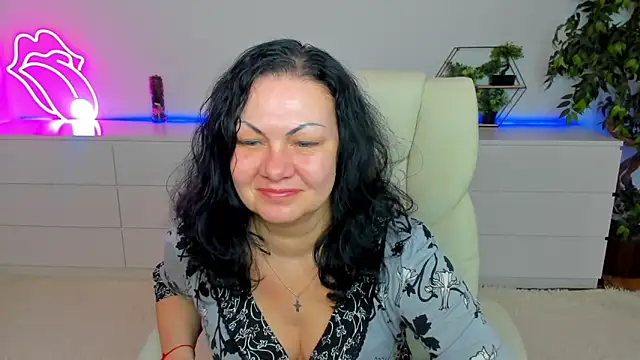 IrissMoon online show from 03-03-26, 06:19