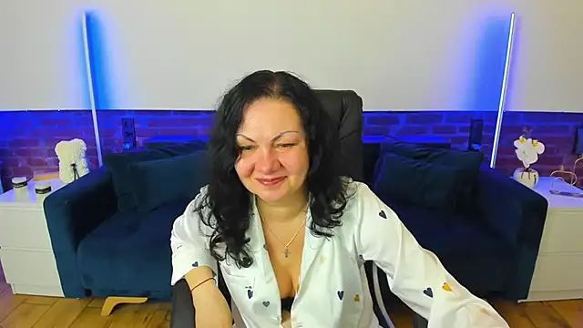 IrissMoon online show from 03-06-26, 06:43