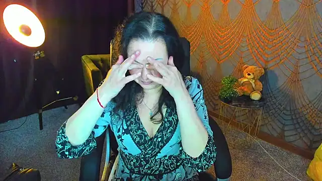 IrissMoon online show from 05-11-26, 05:35