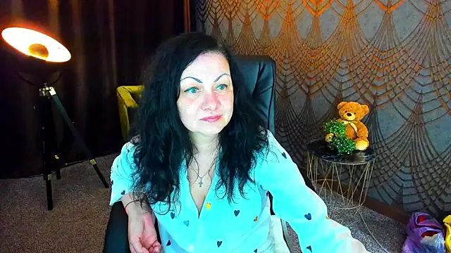 IrissMoon online show from 05-20-26, 04:13