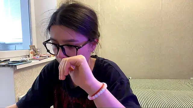 Snapshot of SaintMari chatting on 05-21-26, 12:23 SaintMari online show from 05-21-26, 12:23