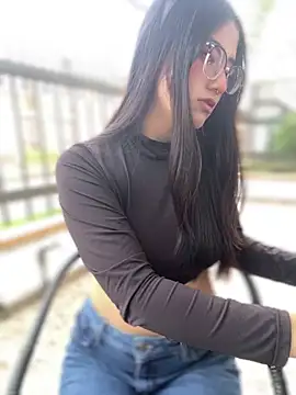 StrawberryPink  online show from 03-13-26, 11:28