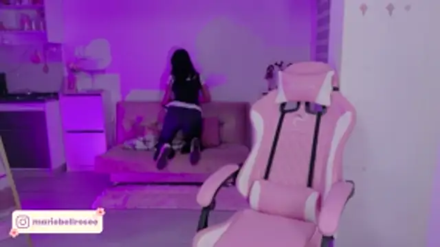 Snapshot of Blush_Marie chatting on 05-10-26, 12:27 Blush Marie online show from 05-10-26, 12:27