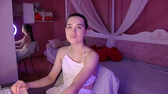 Snapshot of StellaPierce chatting on 03-12-26, 12:44 StellaPierce online show from 03-12-26, 12:44