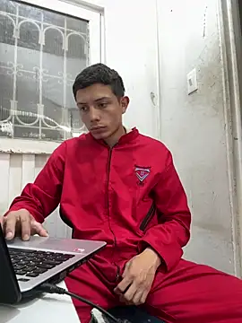 santiObrero online show from 04-29-26, 08:26