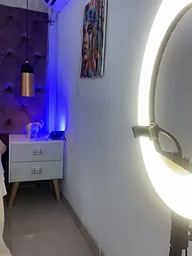 Auri   online show from 02-10-26, 07:40