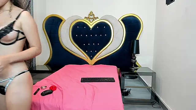 Snapshot of SofiaArsila chatting on 02-16-26, 12:01 SofiaArsila online show from 02-16-26, 12:01