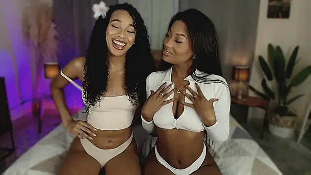 Snapshot of KaryMooon chatting on 02-08-26, 08:45 KaryMooon online show from 02-08-26, 08:45