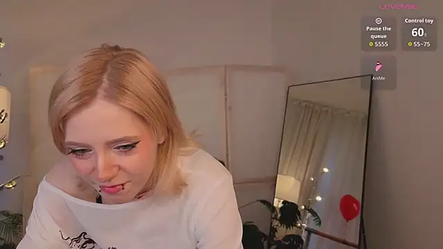 Snapshot of MoonlightAsuna chatting on 02-15-26, 01:52 MoonlightAsuna online show from 02-15-26, 01:52