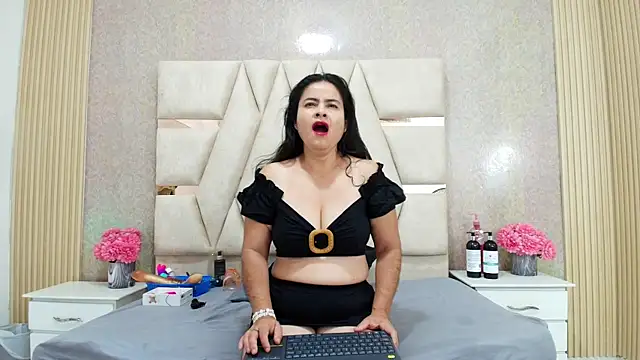 CrystallGomes online show from 04-10-26, 09:25