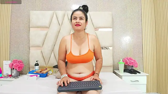 CrystallGomes online show from 04-25-26, 04:26