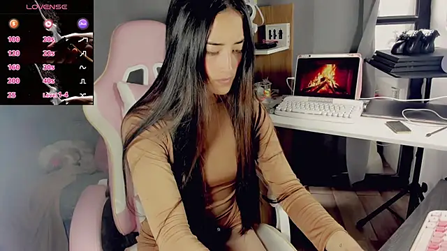 Snapshot of VictoriaHoneyy chatting on 04-07-26, 01:33 VictoriaHoneyy online show from 04-07-26, 01:33