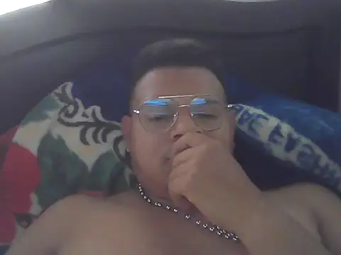 Snapshot of Morenoblasquez chatting on 06-18-26, 09:30 Morenoblasquez online show from 06-18-26, 09:30