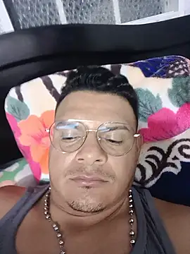 Snapshot of Morenoblasquez chatting on 06-20-26, 02:36 Morenoblasquez online show from 06-20-26, 02:36