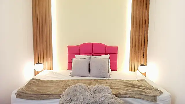 IvonneRoss  online show from 04-22-26, 12:18