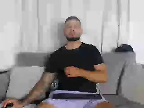 Snapshot of Handsomen69 chatting on 06-03-26, 02:58 Handsomen69 online show from 06-03-26, 02:58