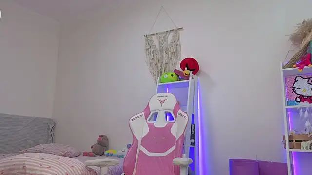 Mia WaterFall online show from 04-11-26, 07:45