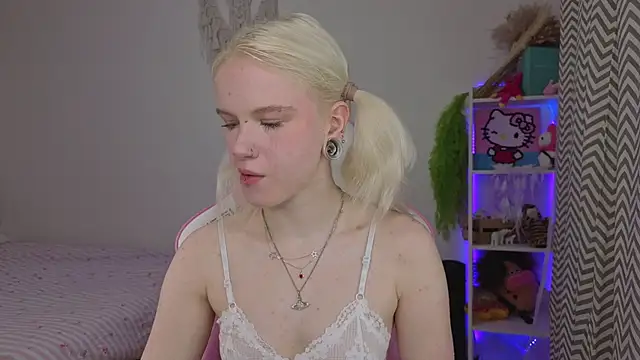 Mia WaterFall online show from 04-15-26, 03:13