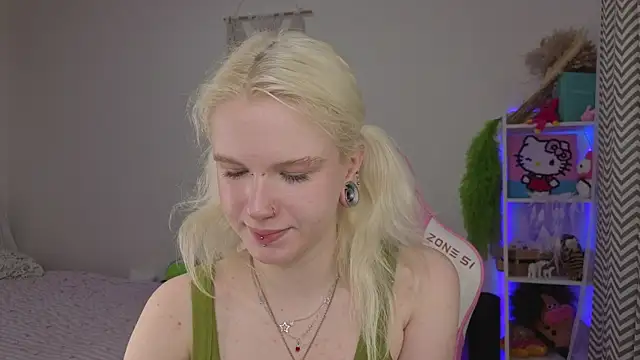 Mia WaterFall online show from 04-22-26, 03:09