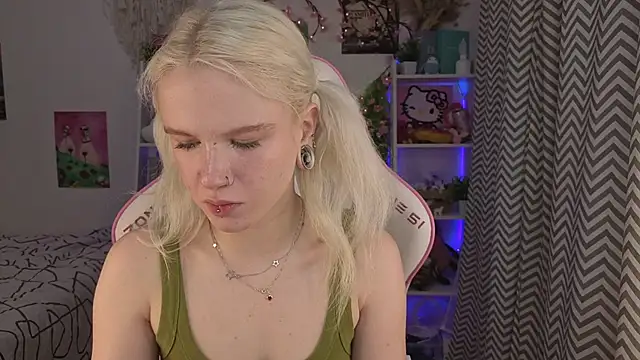 Snapshot of Mia_WaterFall chatting on 05-29-26, 03:26 Mia WaterFall online show from 05-29-26, 03:26