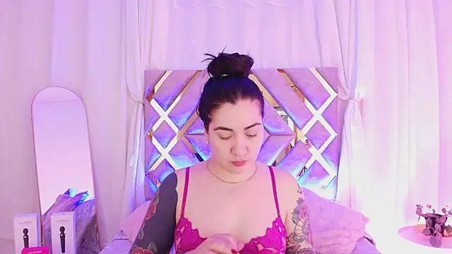 KathiaJenner online show from 07-25-26, 10:57