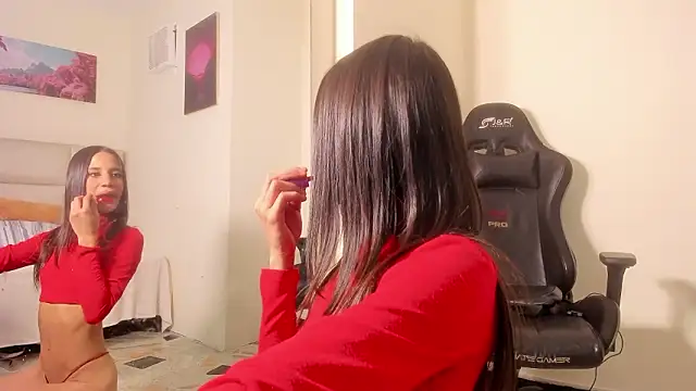 Snapshot of emily__mcqueen chatting on 03-16-26, 05:50 emily mcqueen online show from 03-16-26, 05:50