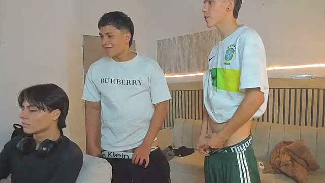 Snapshot of friendslikeplay chatting on 02-11-26, 09:42 friendslikeplay online show from 02-11-26, 09:42