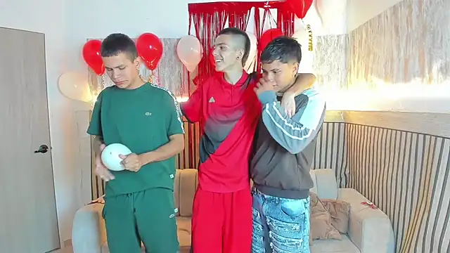 Snapshot of friendslikeplay chatting on 02-14-26, 10:17 friendslikeplay online show from 02-14-26, 10:17