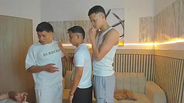 Snapshot of friendslikeplay chatting on 03-04-26, 05:46 friendslikeplay online show from 03-04-26, 05:46