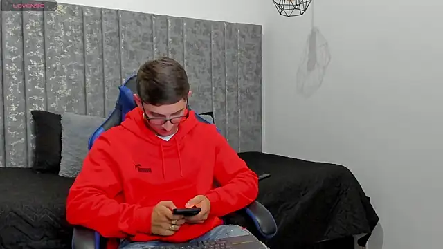 Calvin Hunter online show from 04-26-26, 01:58