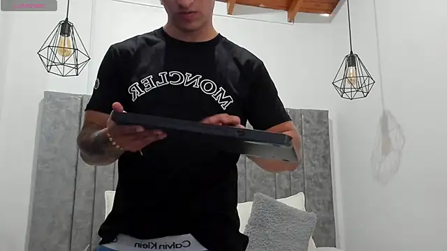Snapshot of Calvin_Hunter chatting on 06-20-26, 10:01 Calvin Hunter online show from 06-20-26, 10:01