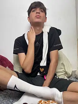 Snapshot of Naim_TheKing chatting on 02-12-26, 03:45 Naim TheKing online show from 02-12-26, 03:45