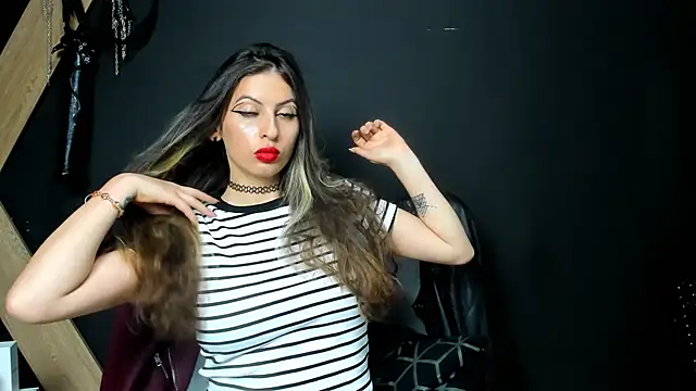 Snapshot of GoddesLeila chatting on 05-26-26, 04:36 GoddesLeila online show from 05-26-26, 04:36
