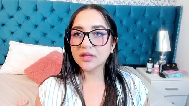 XiomaraFerrer online show from 03-10-26, 08:47